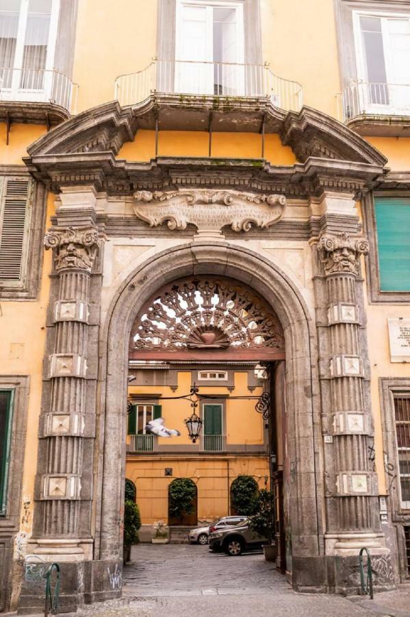 Suite Piazza Del Gesu By Domusextra Neapel Exterior foto